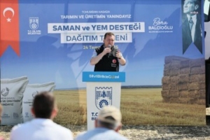 Belediyeden Köylüye Yem ve Saman Desteği