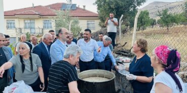 Mahalleler Aşureyle Birlikte Dayanışma Gösterdi