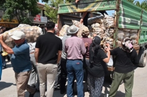 Torbalarla Patates Bedava Dağıtıldı