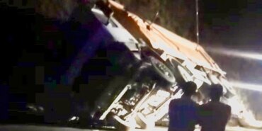 Yol Çalışmasında Kamyon Devrildi, Sürücü Yaralı!