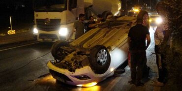 Refüje Çarpan Araç Ters Döndü, Sürücü Kurtuldu