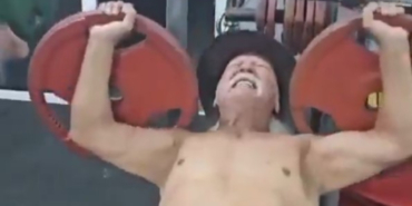 Bilim ve Spor: Şener Üşümezsoy’un Aktif Yaşamı