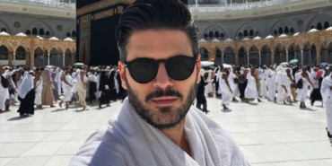 Tolgahan Sayışman Umre’de Kâbe Önünde Duygularını Paylaştı