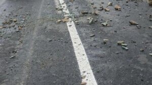Palu-Beyhan Yolunda Taş Düşmesi Trafiği Felç Etti