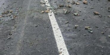 Palu-Beyhan Yolunda Taş Düşmesi Trafiği Felç Etti