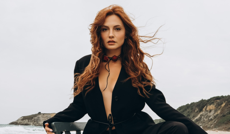 Başak Gümülcinelioğlu İlk Çocuğunu Kucağına Aldı!