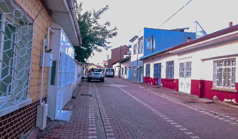 Ödüllü Romancı Belediyeye İsyan Etti