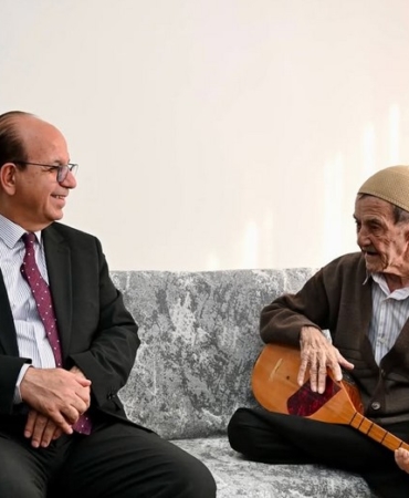 Belediye Başkanından Jest: Dengbeje Vefa..