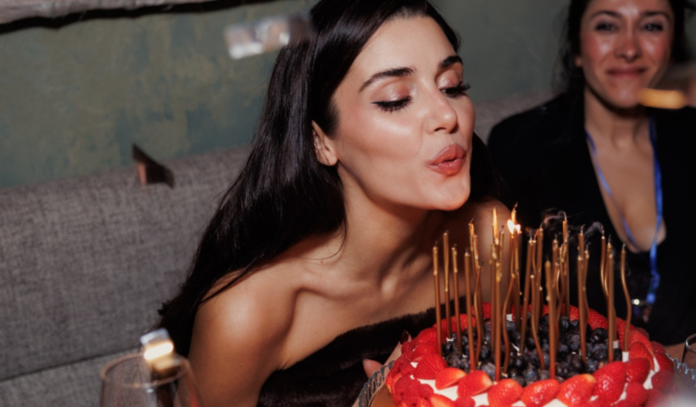 Hande Erçel, Londra’ya Taşınıyor: Yeni Aşk ve İddialar!