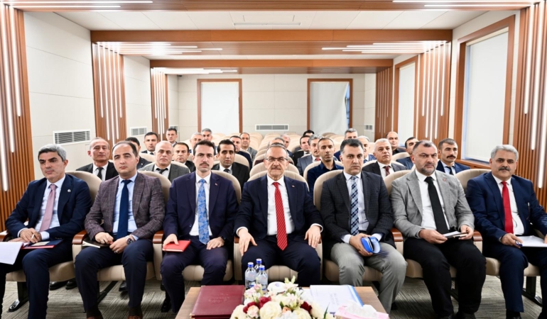 Vali Yavuz Okul Sporlarını Ele Aldı