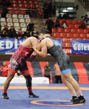 Türkiye Güreş Şampiyonası’nda Altın Yağmuru!